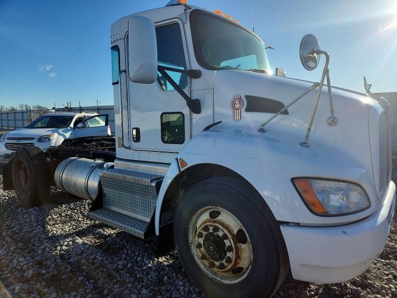2017 Kenworth T370 Semi Truck