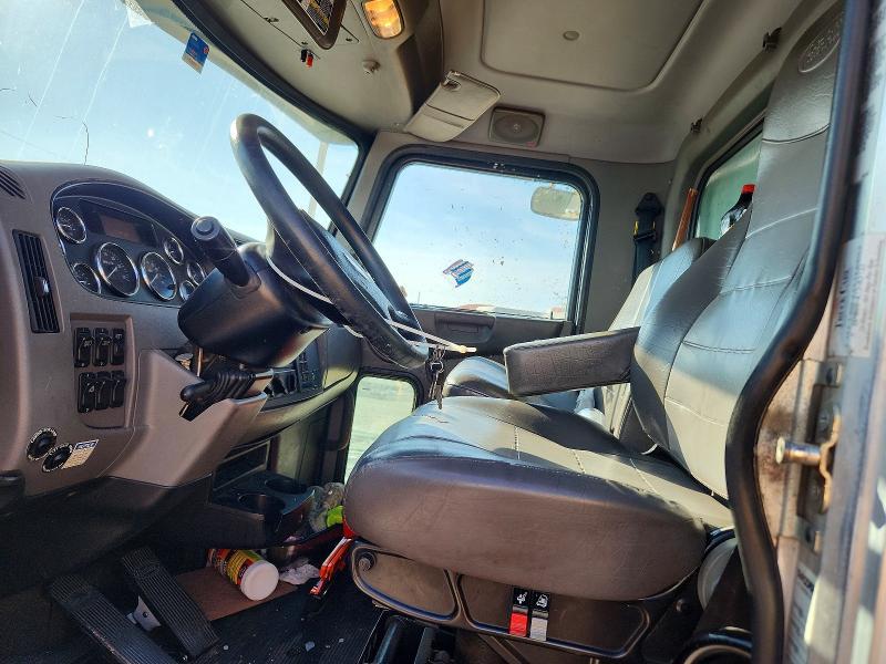 2018 Peterbilt 337 BOX Truck
