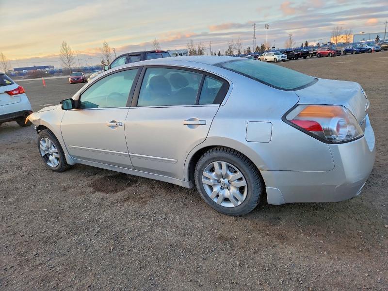 2010 Niss Altima Base
