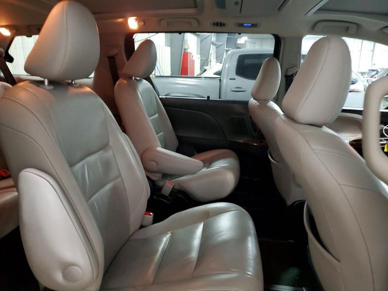 2016 Toyota Sienna xle