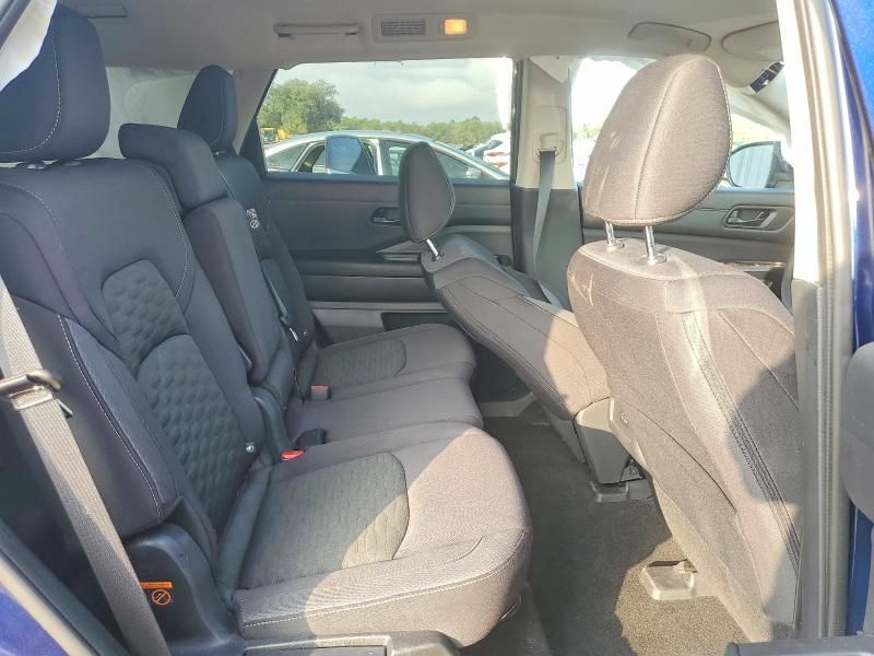 2024 Nissan Pathfinder sv