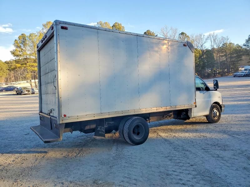 2015 Chevrolet Express box Truck