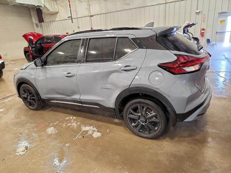 2022 Nissan Kicks sr