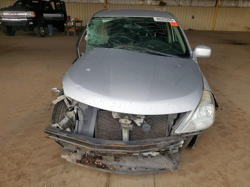2011 Niss Versa 1.8 s