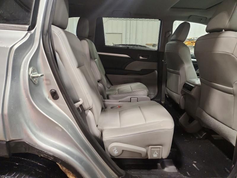 2018 Toyota Highlander se