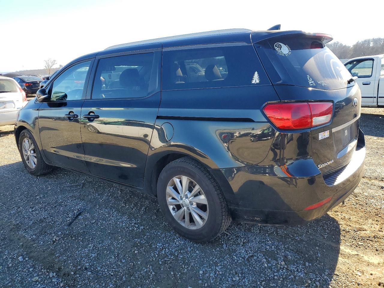 2015 KIA Sedona lx