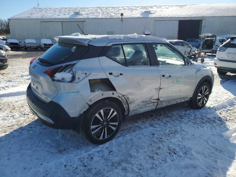 2020 Nissan Kicks sr