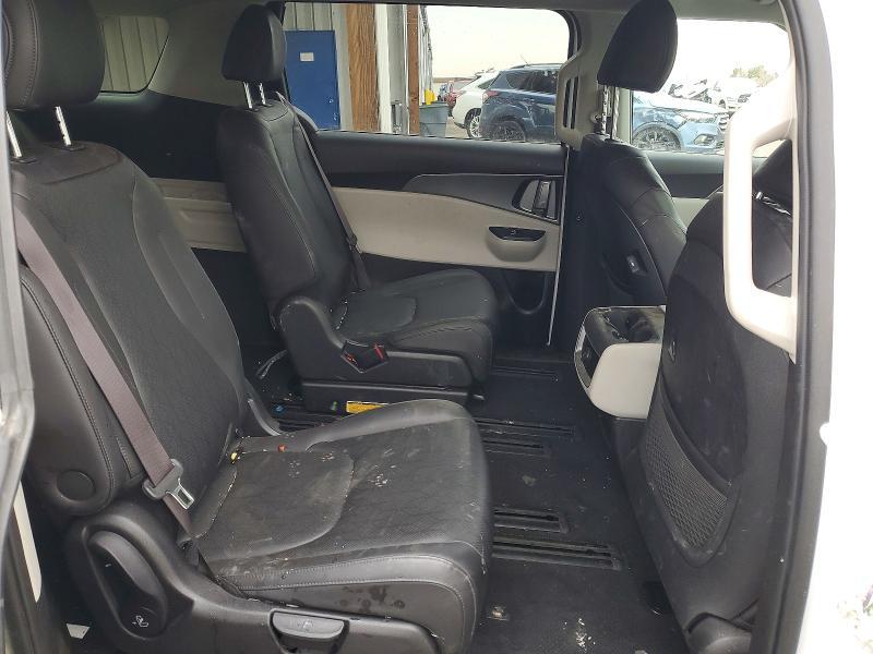 2022 KIA Carnival lx