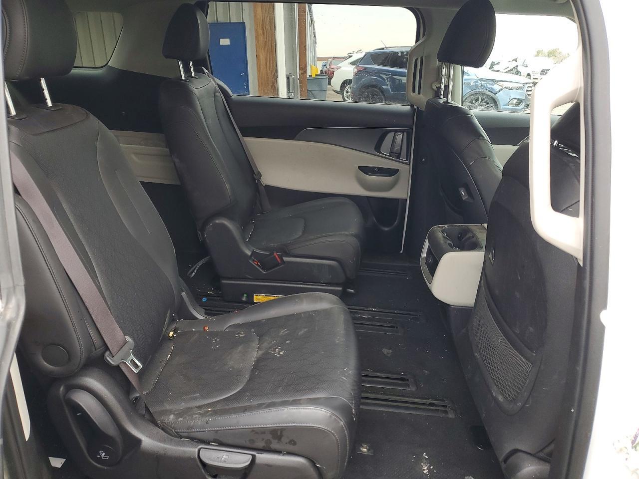 2022 KIA Carnival lx