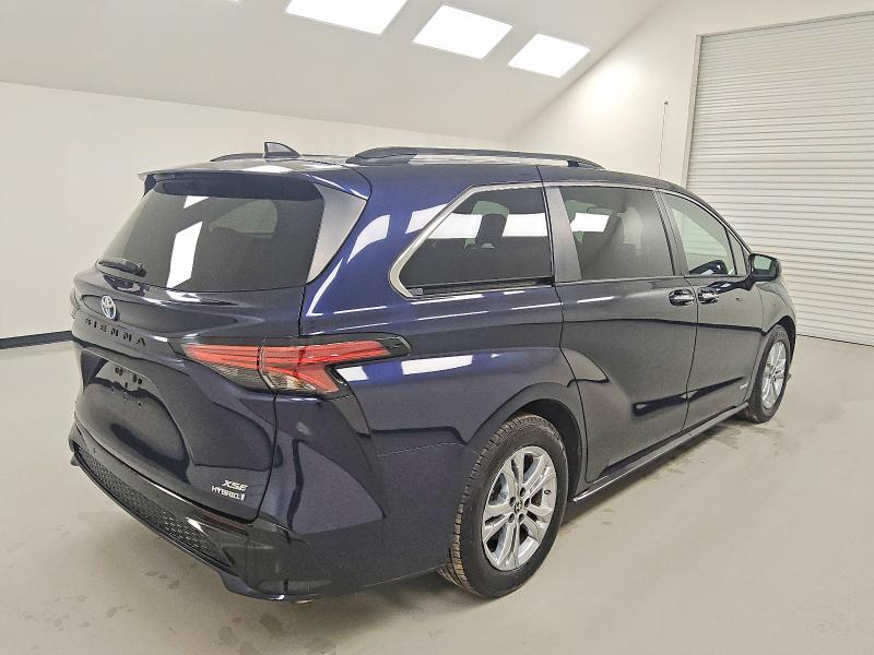 2021 Toyota Sienna xse