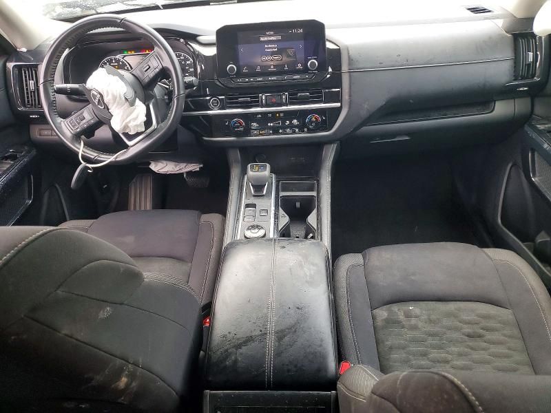 2022 Nissan Pathfinder sv