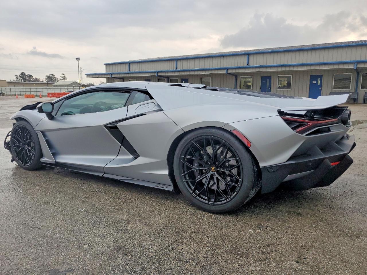 2024 Lamborghini Revuelto