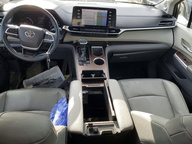 2021 Toyota Sienna xle