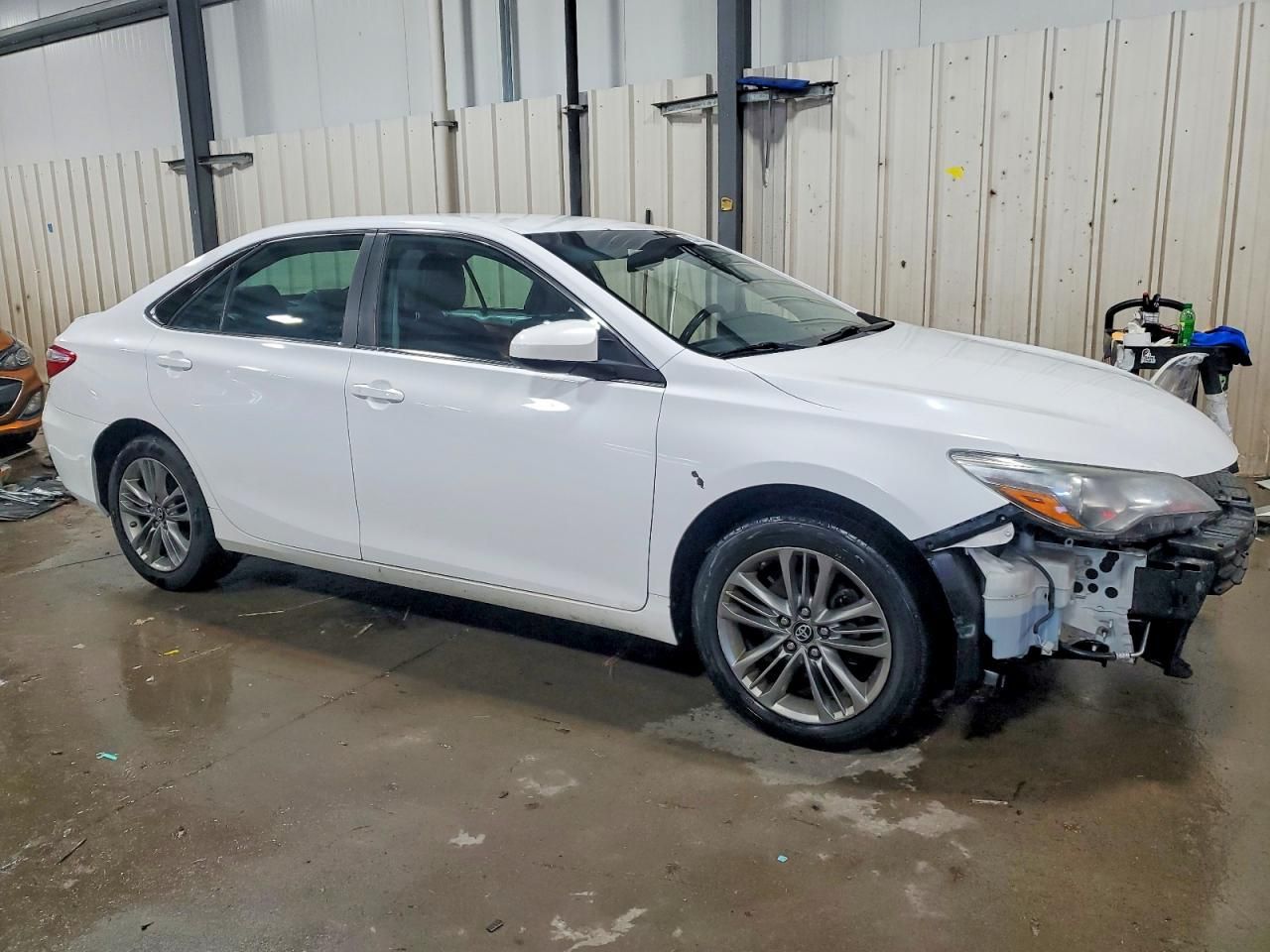 2016 Toyota Camry le