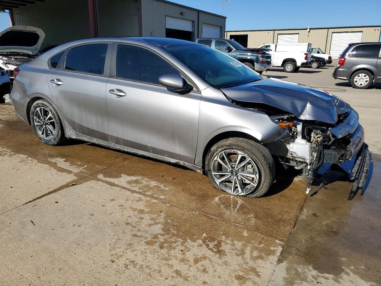 2024 KIA Forte lx