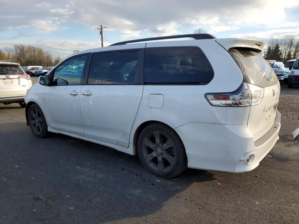 2015 Toyota Sienna Sport
