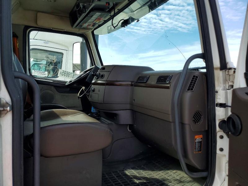 2017 Volvo VNL Semi Truck