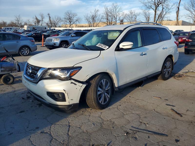2020 Nissan Pathfinder sv