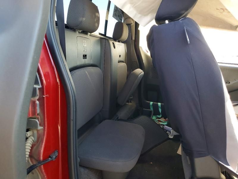 2010 Nissan Frontier King cab se