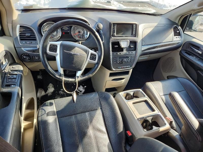 2016 Chrysler Town & Country Touring