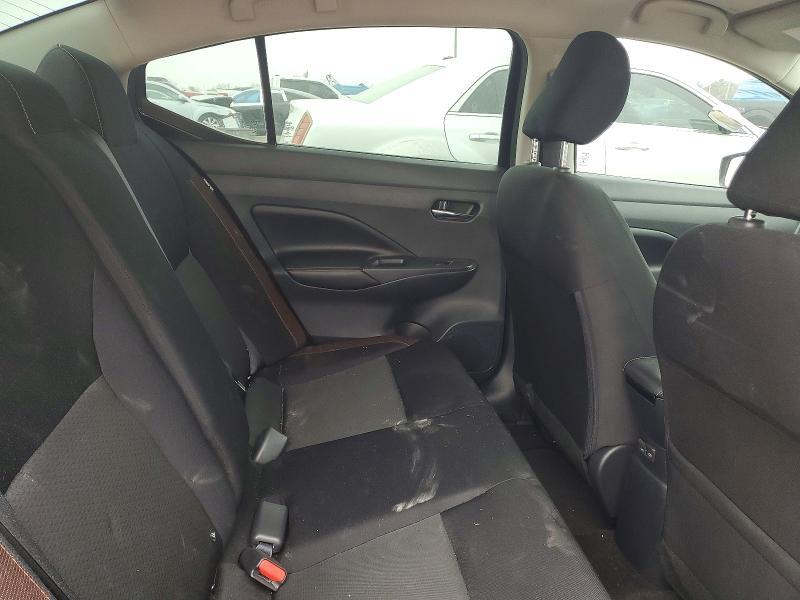 2022 Nissan Versa sr