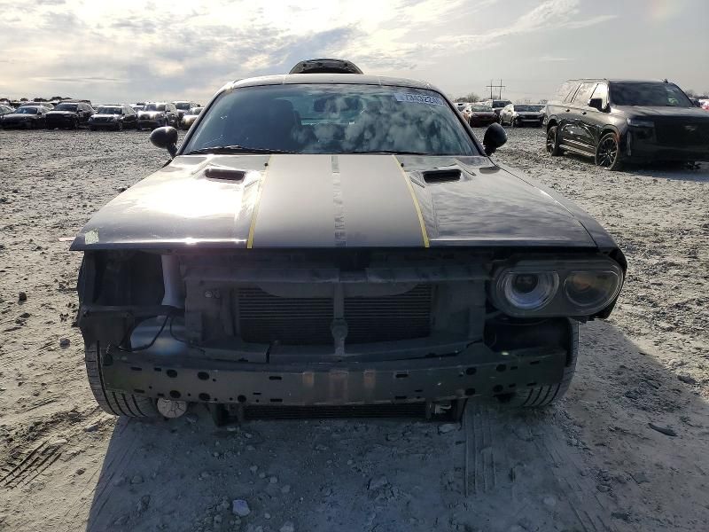 2012 Dodge Challenger sxt