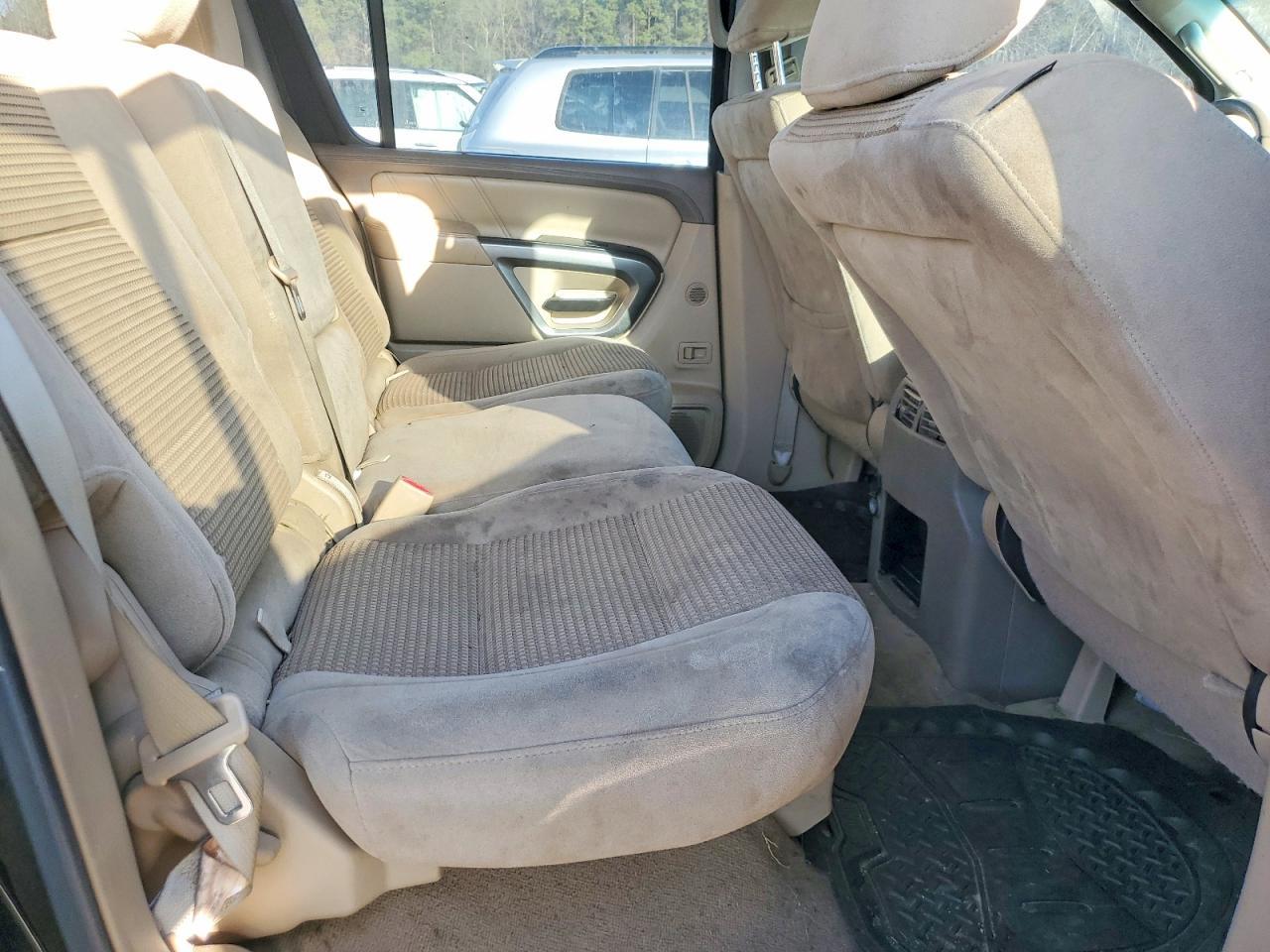 2015 Nissan Armada sv