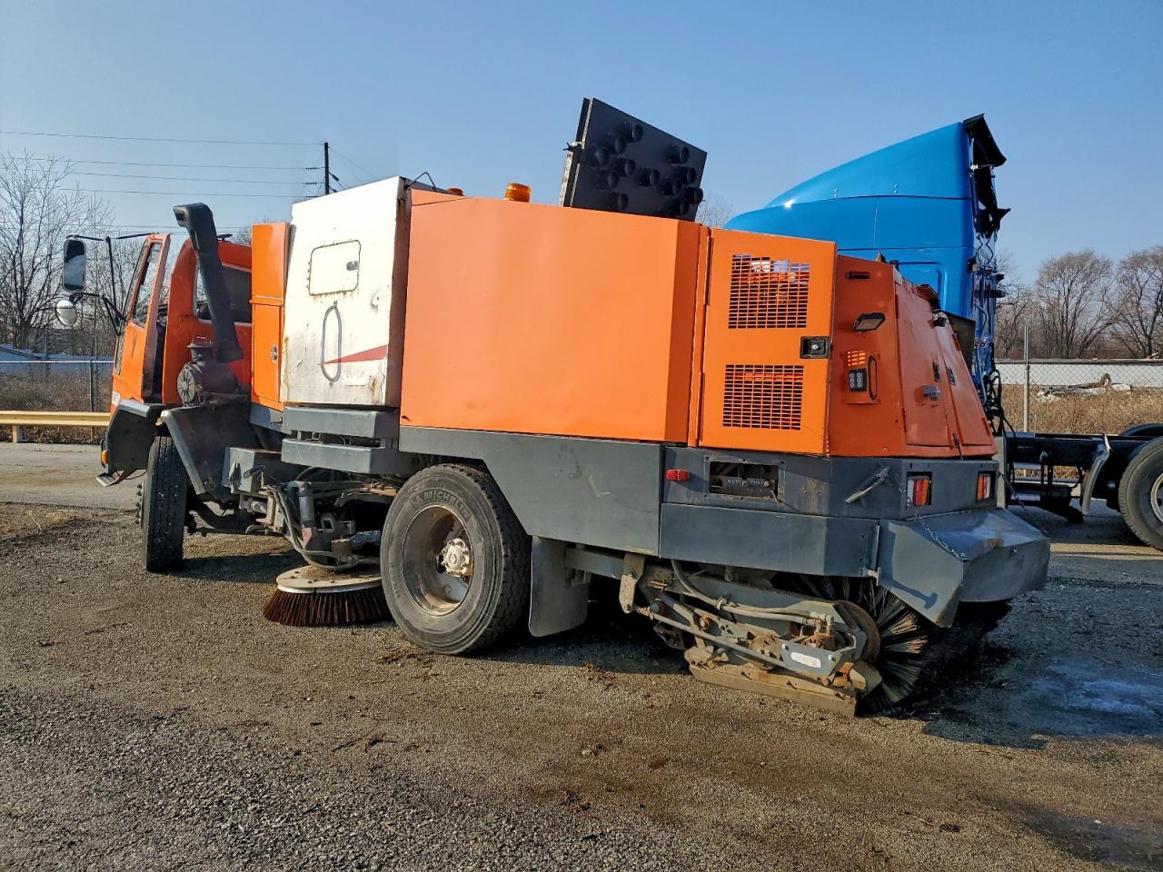 2000 Sterling SC 8000