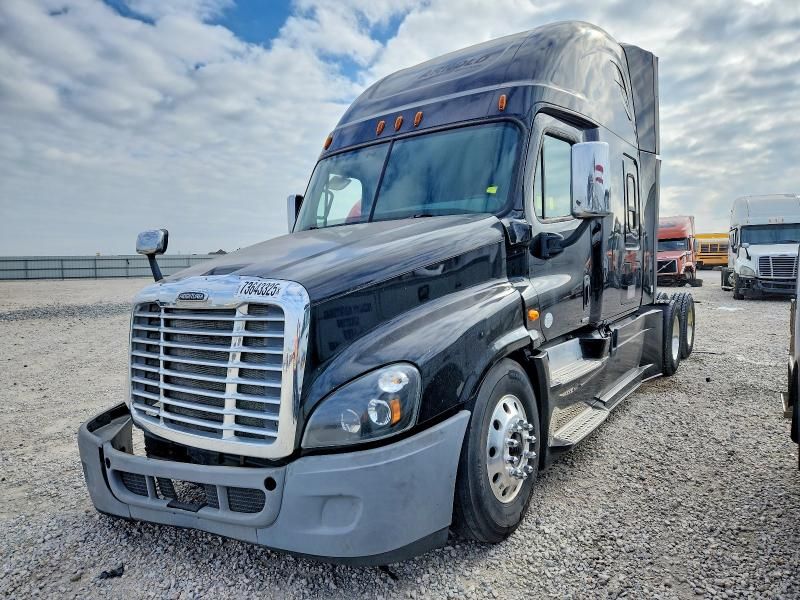 2016 Freightliner Cascadia 1-semi Truck