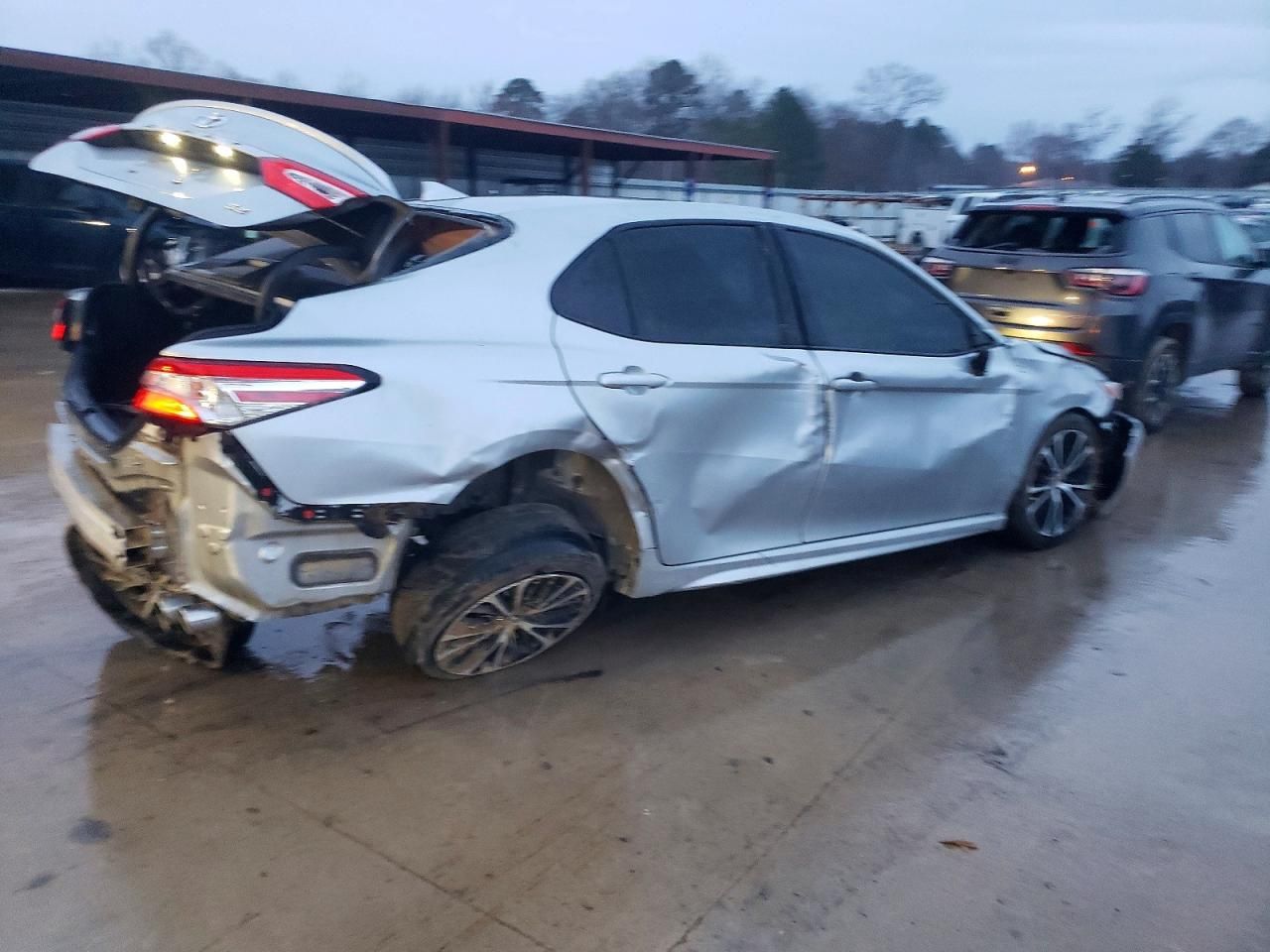 2020 Toyota Camry se