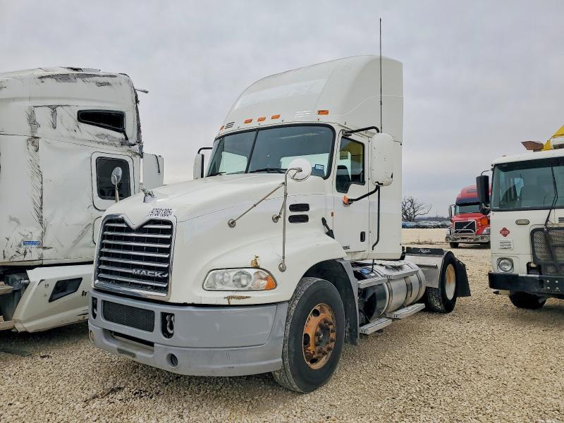 2013 Mack CXU613 Semi Truck