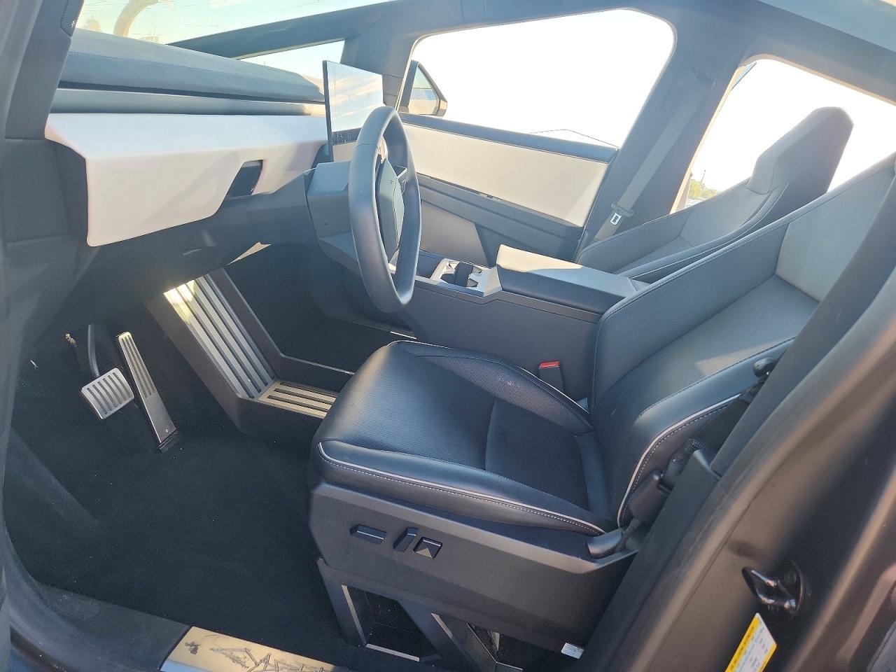 2025 Tesla Cybertruck
