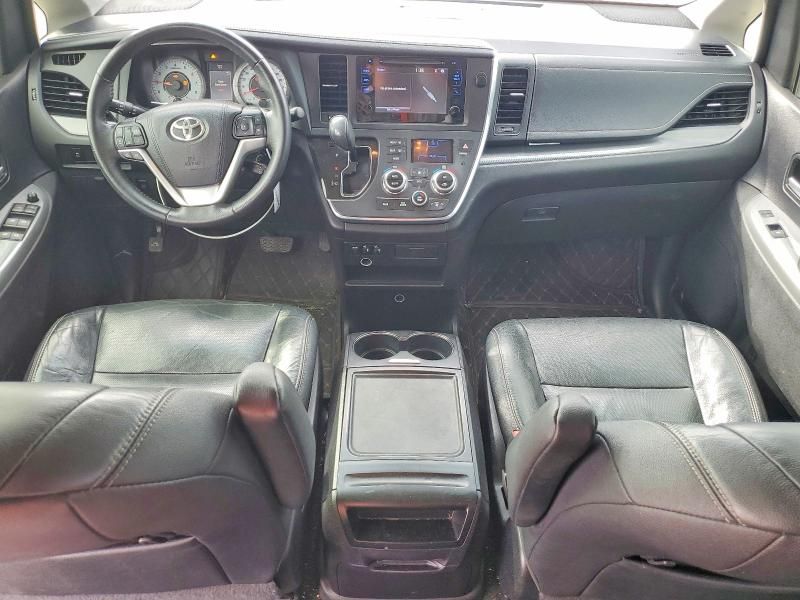 2017 Toyota Sienna se