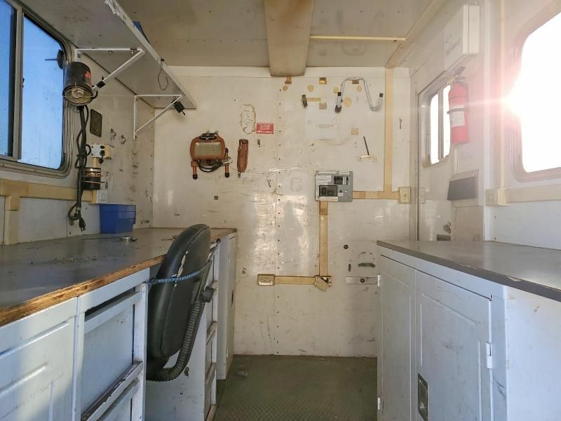 2007 Featherlite Mfg Inc 2007 Featherlite Fiber Optic Splcling Trailer