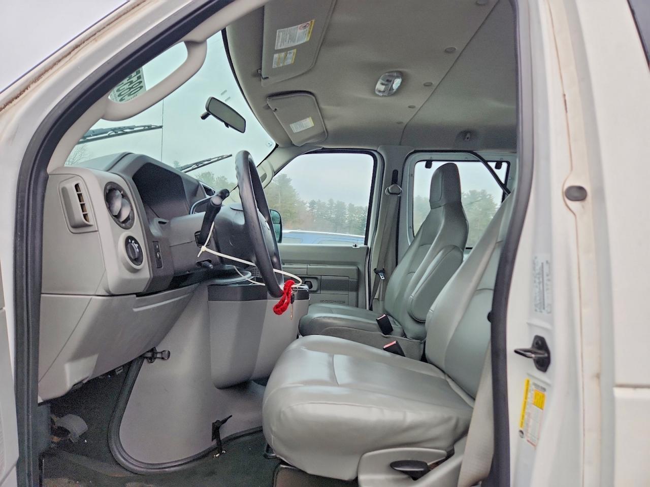 2013 Ford Econoline E350 Super Duty Wagon
