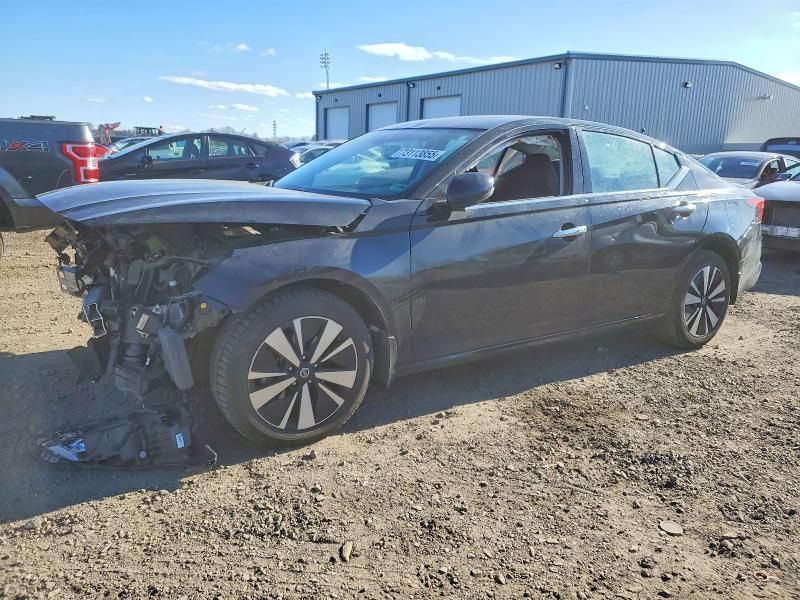 2020 Nissan Altima sv