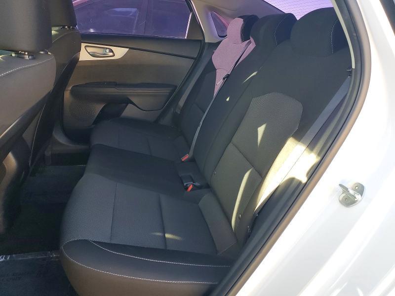 2023 KIA Forte lx