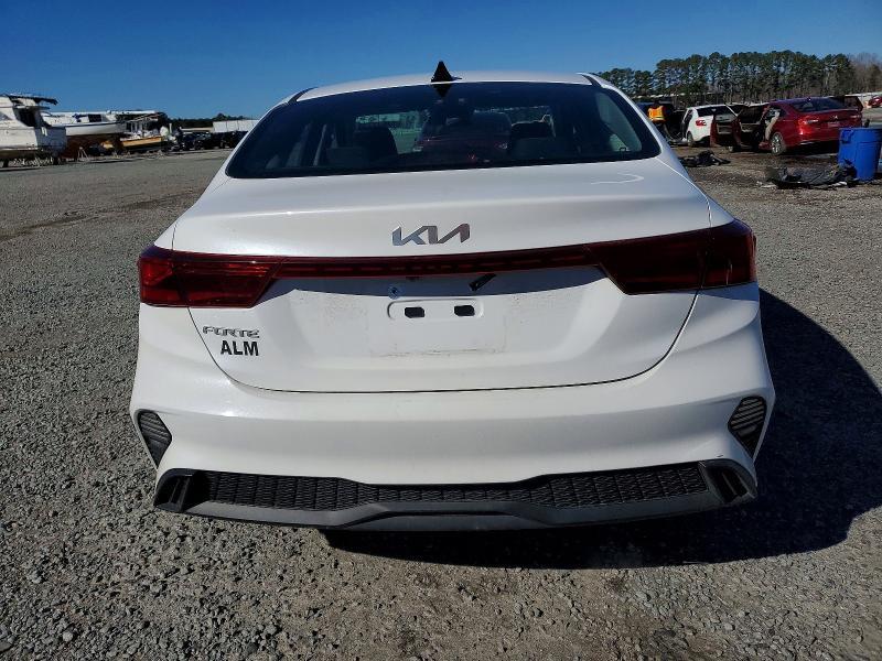 2024 KIA Forte lx
