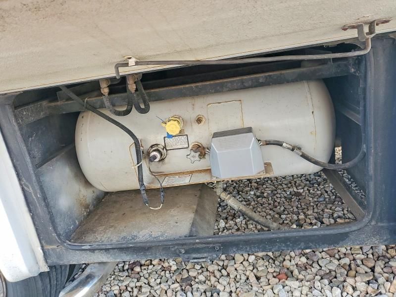 2003 Damon 2003 Workhorse Custom Chassis Motorhome Chassis W2