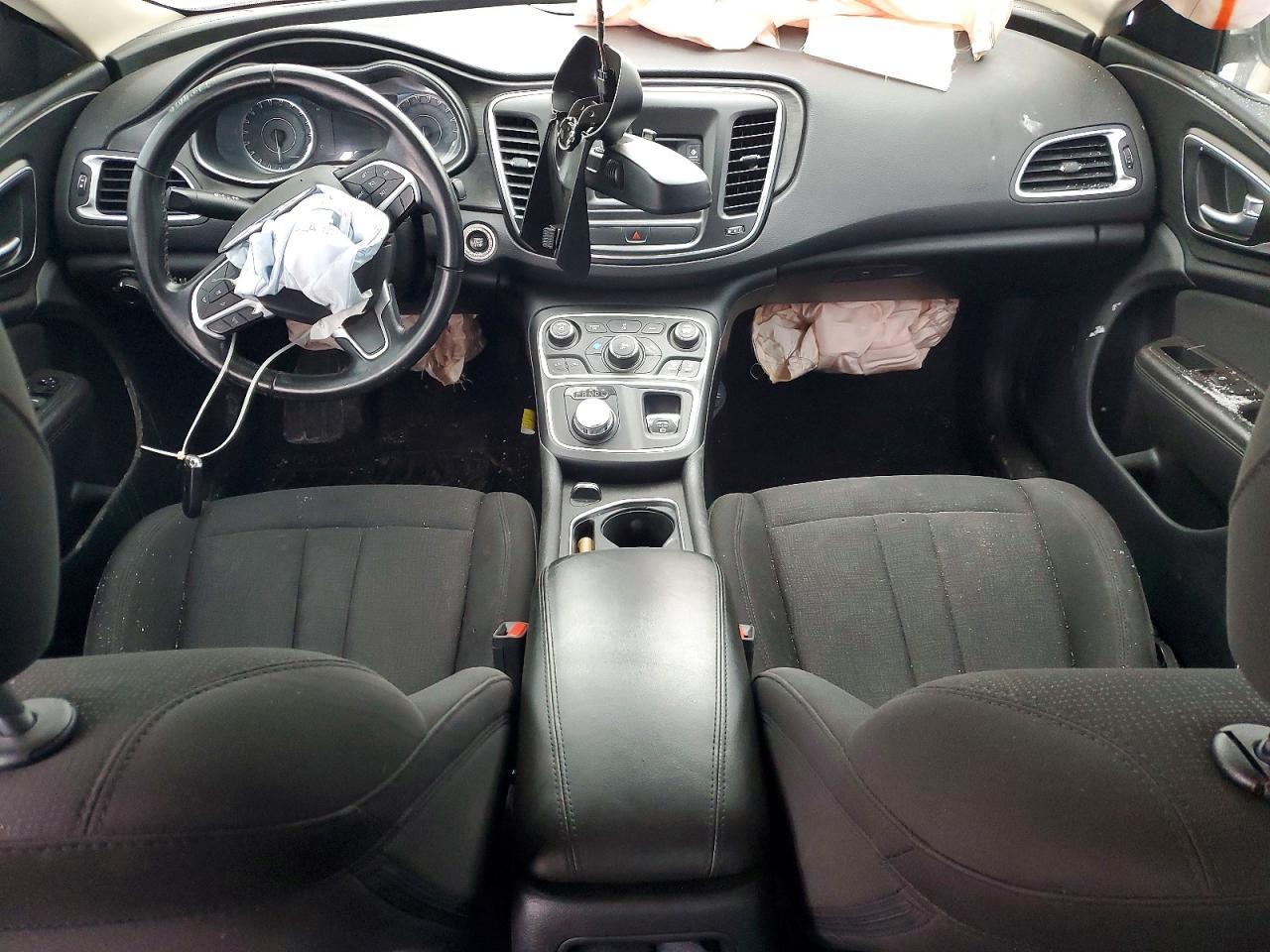 2017 Chrysler 200 lx