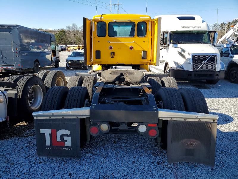 2016 Peterbilt 579 Semi Truck