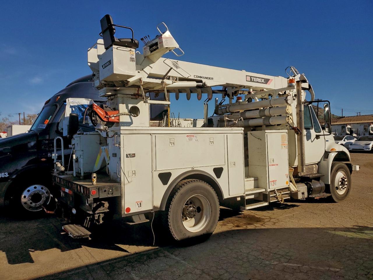 2013 International 4300 Digger Derrick Truck