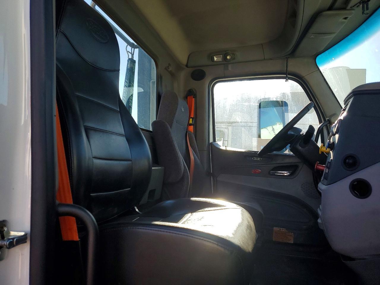 2019 Peterbilt 579 Semi Truck