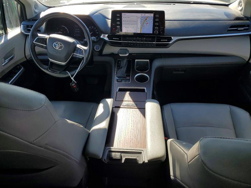 2021 Toyota Sienna xle