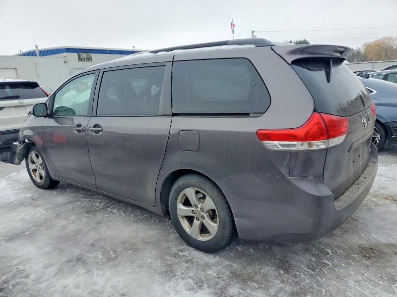 2011 Toyota Sienna le
