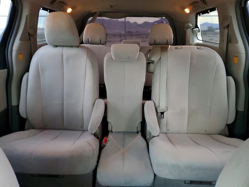 2012 Toyota Sienna le