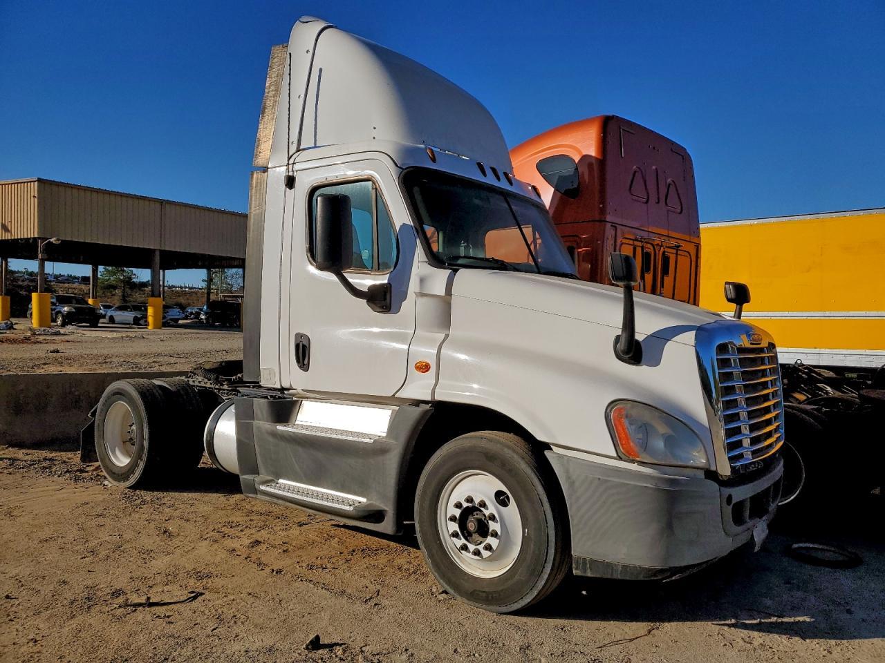 2015 Freightliner Cascadia Semi Truck