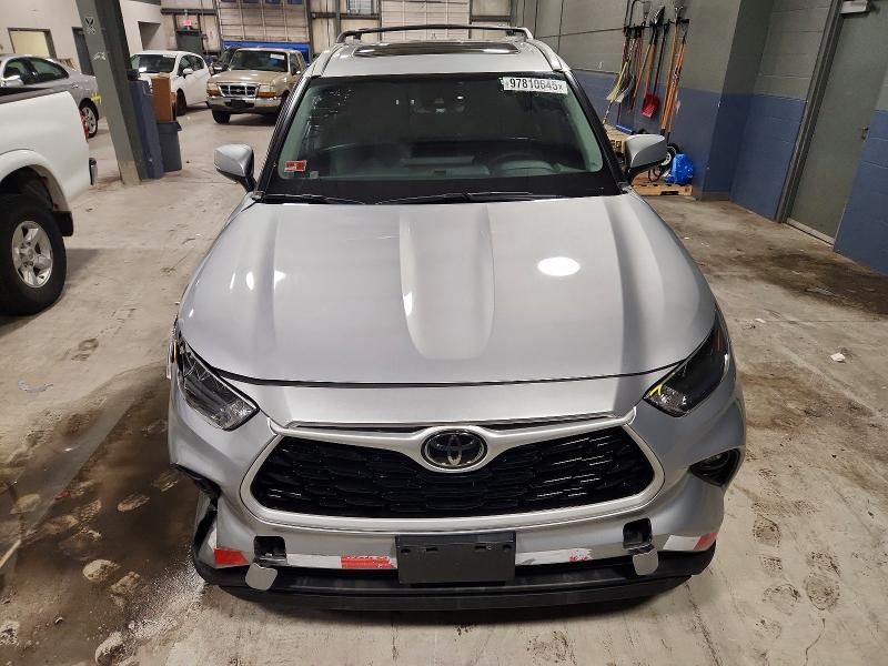 2023 Toyota Highlander xle