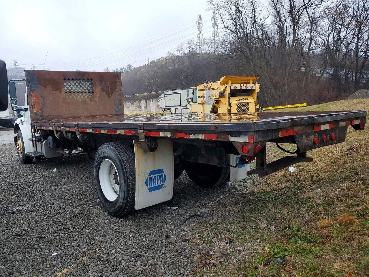 2005 Freightliner Business Class M2 Flatbed Truck