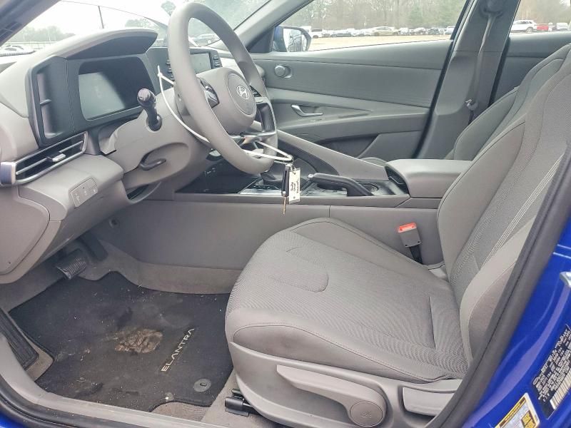 2025 Hyundai Elantra se